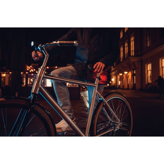 AXA kerékpár lámpa DWN 30 Front Lux USB -ről tölthető LED-es, első, ultrakönnyű kompakt országúti mtb trekking e-bike