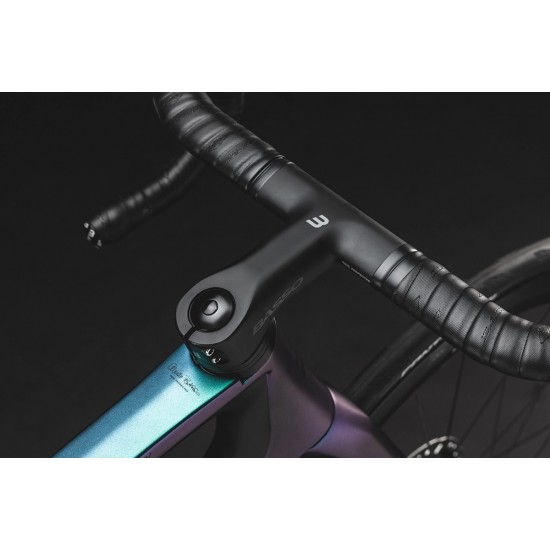 Basso Diamante SV aero karbon tárcsafékes országúti kerékpár Shimano Ultegra Di2 12 s Microtech RE38 karbon kerék
