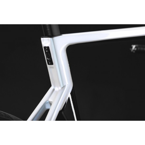 Basso Diamante SV aero karbon tárcsafékes országúti kerékpár Shimano Ultegra Di2 12 s Microtech RE38 karbon kerék