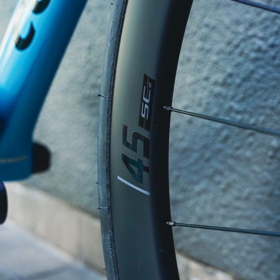 COLNAGO kerékpár országúti V4 Disc tárcsafékes Shimano ULTEGRA Di2 R8170 Vision SC45 karbon kerékkel és CC01 integrált kormánnyal