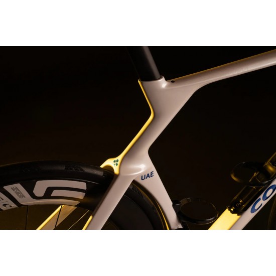 COLNAGO Y1Rs DISC tárcsafékes országúti aero kerékpár integrált karbon kormánnyal Shimano Dura-ace Di2 12s