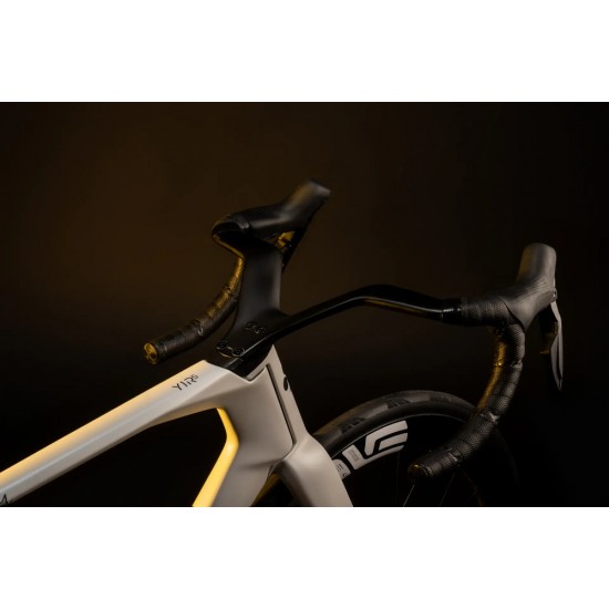 COLNAGO Y1Rs DISC tárcsafékes országúti aero kerékpár integrált karbon kormánnyal Shimano Dura-ace Di2 12s