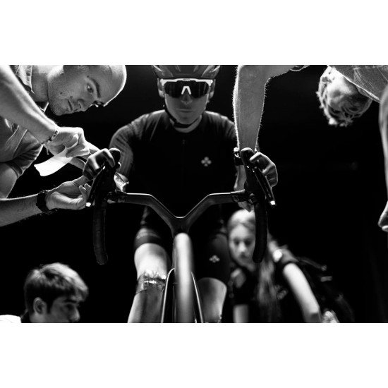 COLNAGO Y1Rs DISC tárcsafékes országúti aero kerékpár integrált karbon kormánnyal Shimano Dura-ace Di2 12s