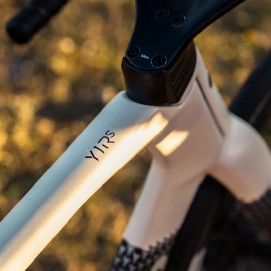 COLNAGO Y1Rs DISC tárcsafékes országúti aero kerékpár integrált karbon kormánnyal Shimano Dura-ace Di2 12s