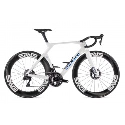 COLNAGO Y1Rs DISC tárcsafékes országúti aero kerékpár integrált karbon kormánnyal SRAM RED AXS Vision SC45