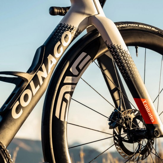 COLNAGO Y1Rs DISC tárcsafékes országúti aero kerékpár integrált karbon kormánnyal Shimano Dura-ace Di2 12s