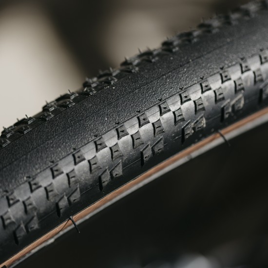 HUTCHINSON bicycle tire CARACAL RACE Mach Tread Tubeless Ready gravel 700x45 clincher folding black 45-622