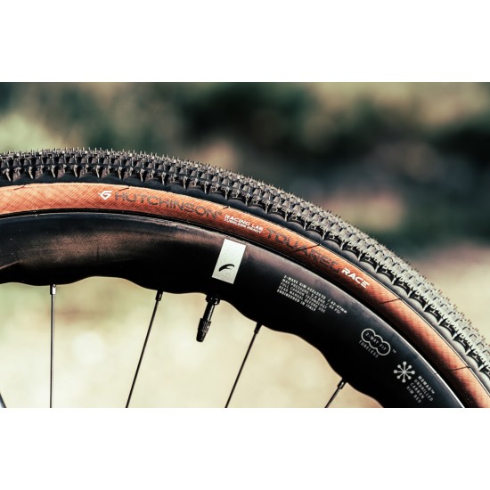 HUTCHINSON kerékpár gumi külső TOUAREG RACE Mach Tread Tubeless Ready gravel 700x45 hajtogatós fekete 45-622