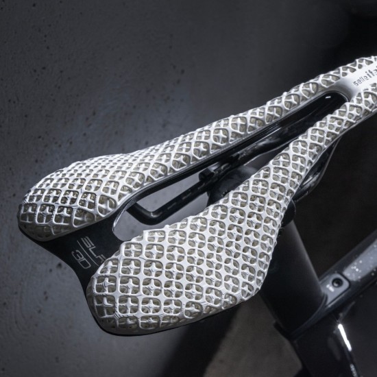 Selle Italia nyereg SLR BOOST SUPERFLOW KIT CARBONIO 3D L3 méret, FEHÉR, karbon pálcás, 3D nyomtatott felső rész