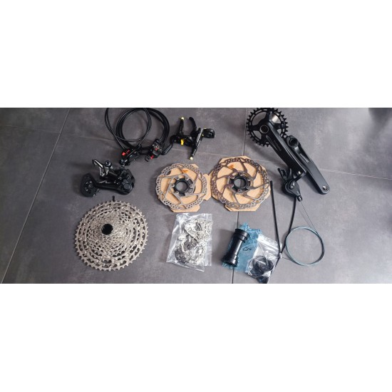 Shimano groupset mtb mountain bike XTR / Deore 12 s speed with Shimano BL-MT501 hydraulic disc brakes